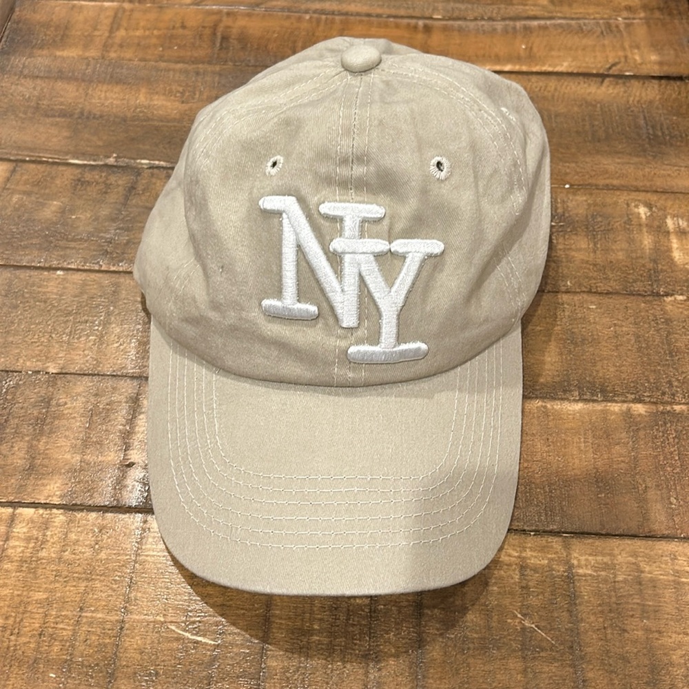 Tan NY hat